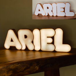 שם מואר באנגלית 5 אותיות בהדפסת תלת מימד