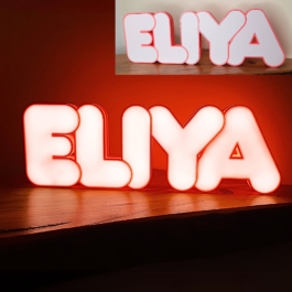 שם מואר באנגלית 5 אותיות בהדפסת תלת מימד